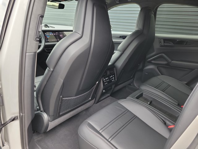Certified 2025 Porsche Cayenne Turbo GT AWD/4WD image 21
