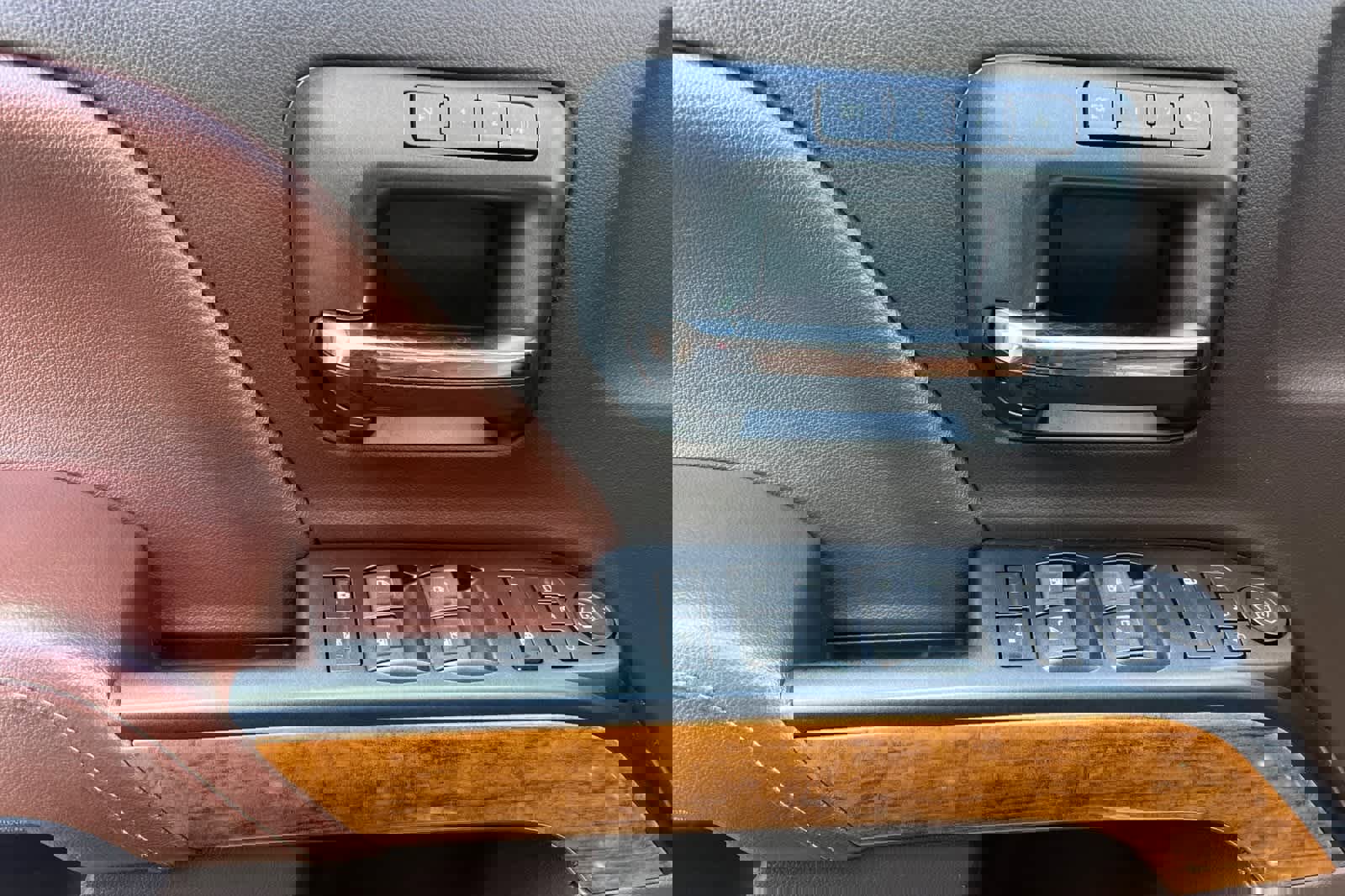 Used 2017 Chevrolet Silverado 1500 High Country image 13