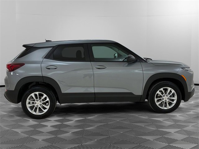 Used 2025 Chevrolet TrailBlazer LS w/ LS Convenience Package image 2