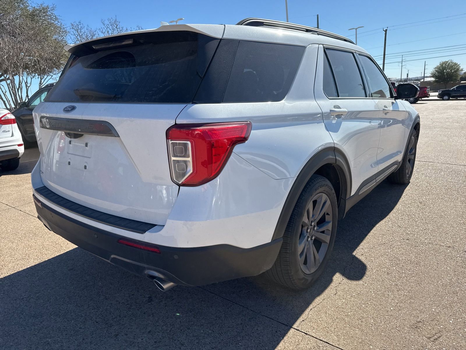 Used 2022 Ford Explorer XLT w/ Equipment Group 202A image 7