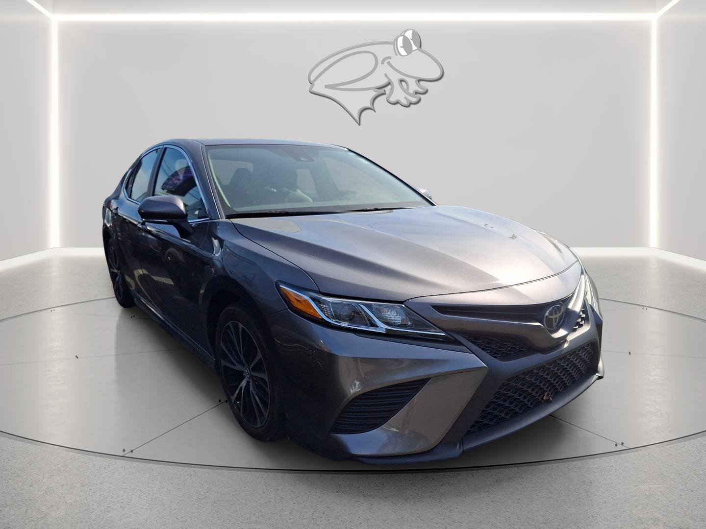 Used 2020 Toyota Camry SE w/ Convenience Package FWD image 4