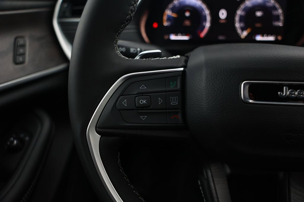 New 2025 Jeep Grand Cherokee Limited image 17