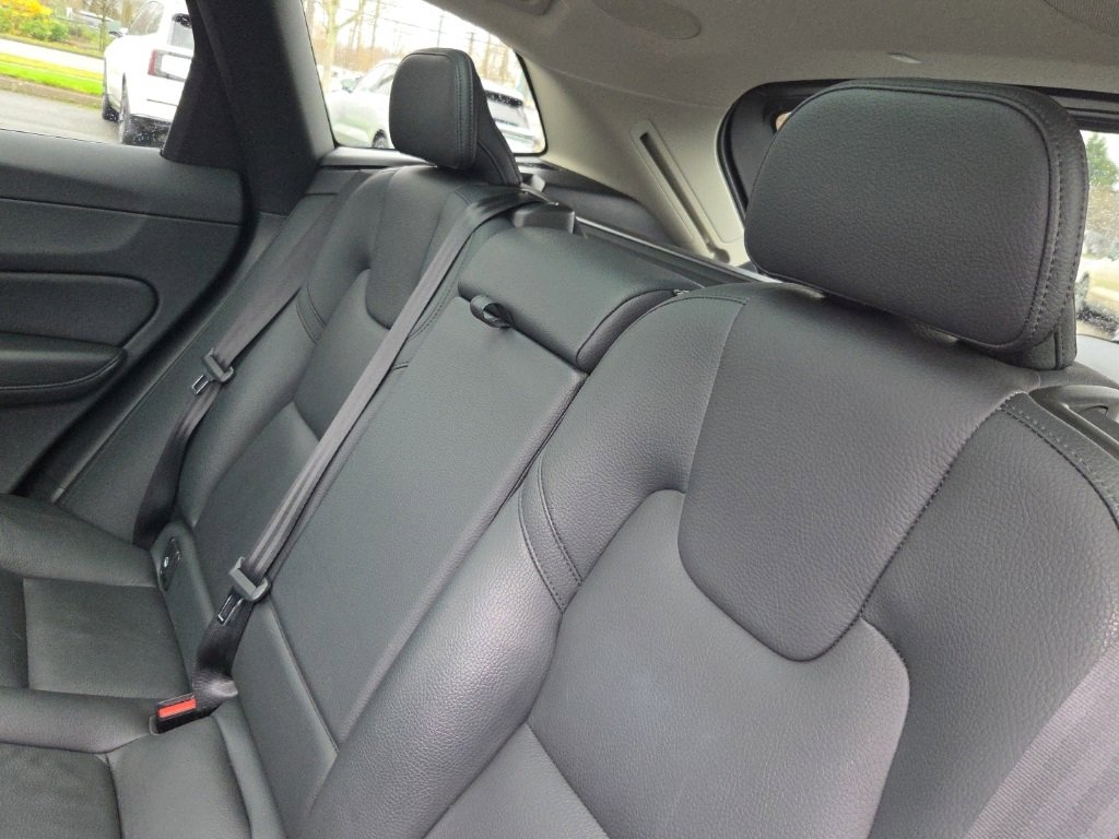 Certified 2023 Volvo XC60 B5 Plus w/ Climate Package image 6