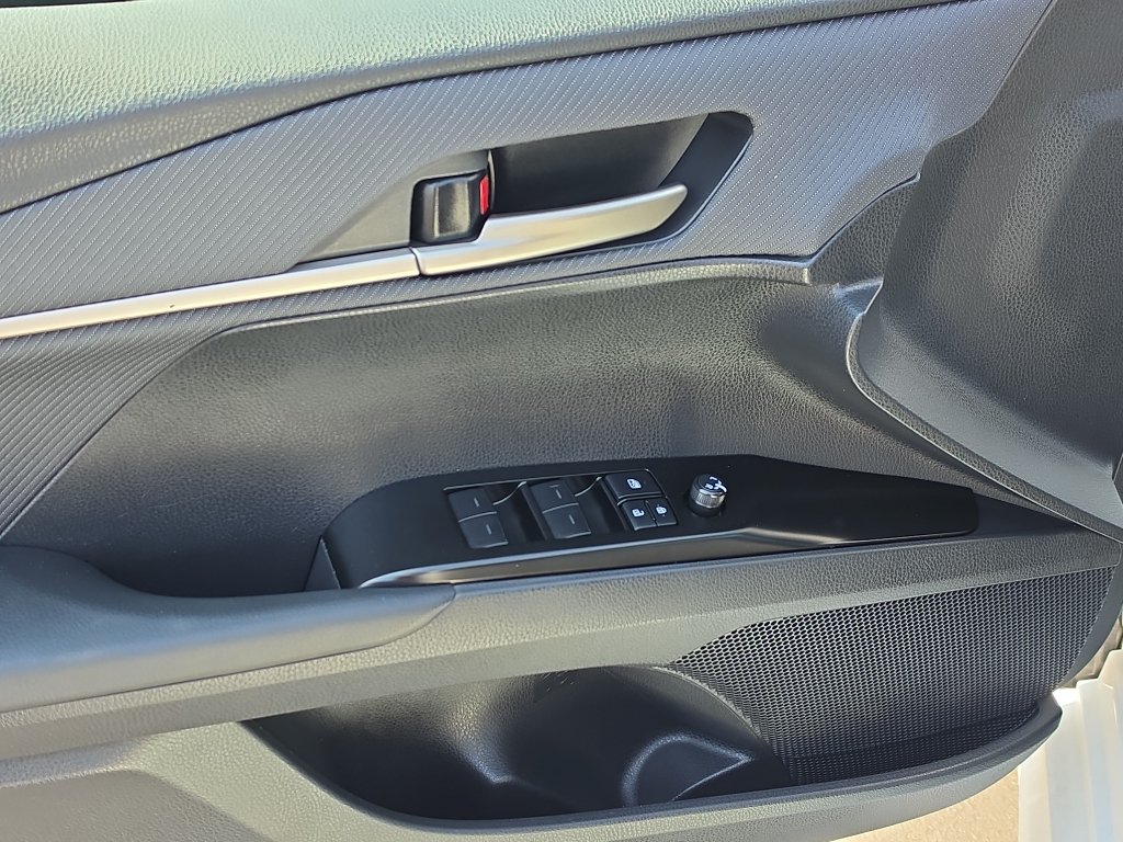Used 2025 Toyota Camry SE FWD image 11
