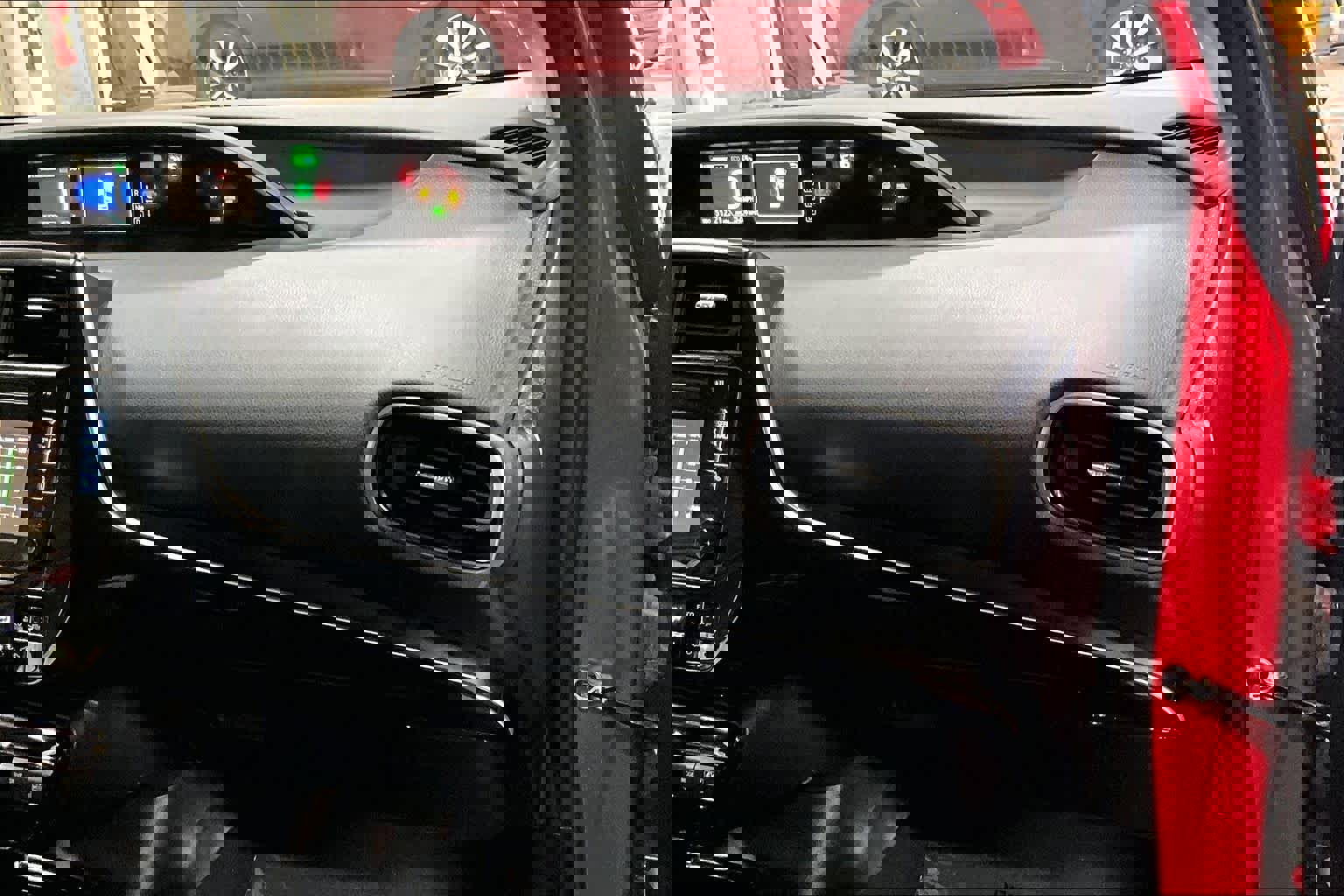 Used 2019 Toyota Prius XLE image 19