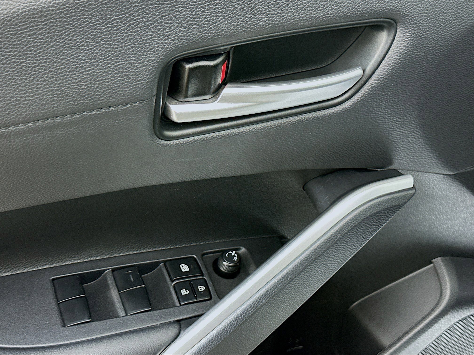 Used 2023 Toyota Corolla Cross XLE w/ Convenience Package image 15