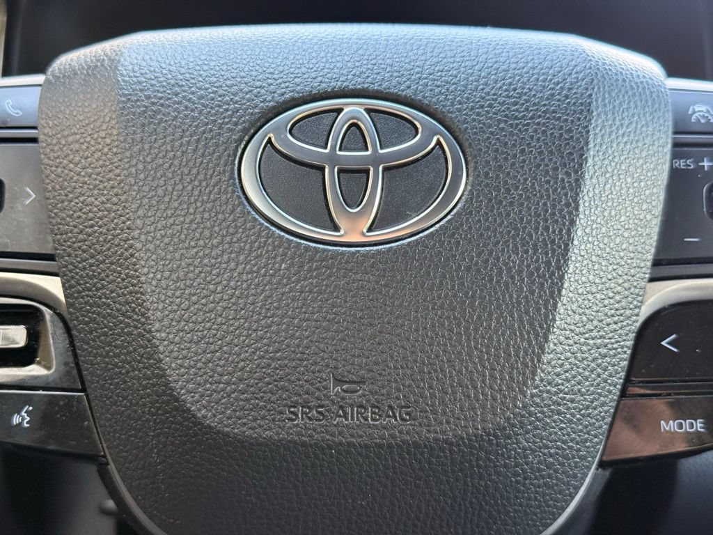 Used 2025 Toyota Camry SE FWD image 18