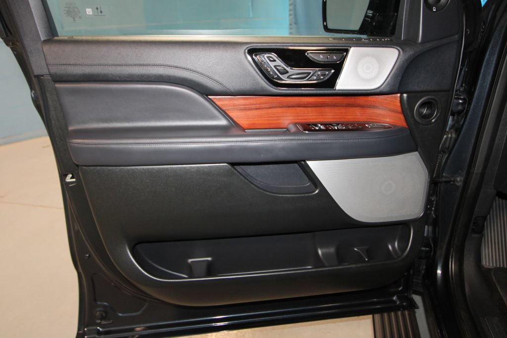 Used 2024 Lincoln Navigator L Reserve AWD/4WD image 5