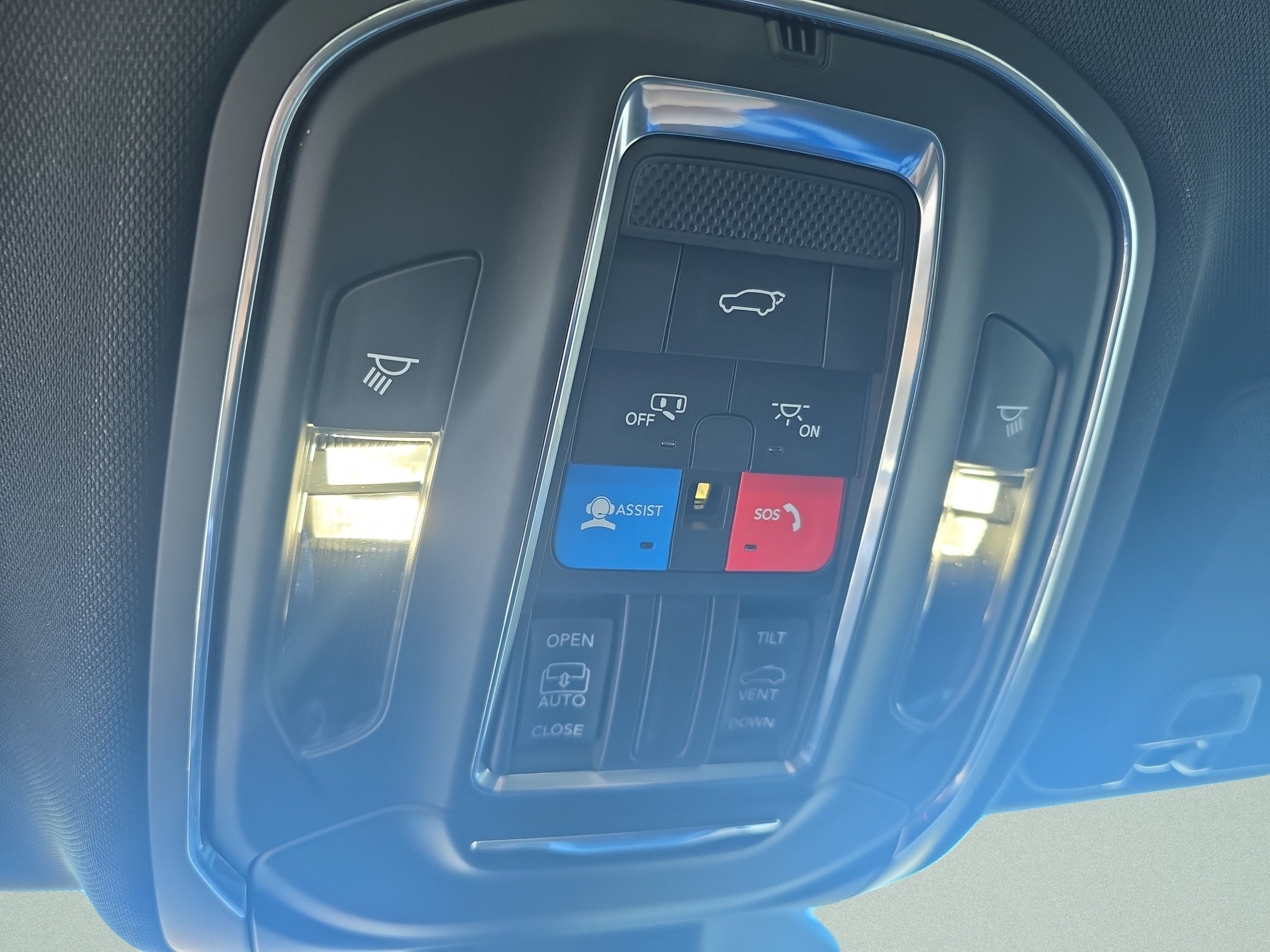 Used 2025 Jeep Grand Cherokee Laredo X w/ Luxury Tech Group I AWD/4WD image 19