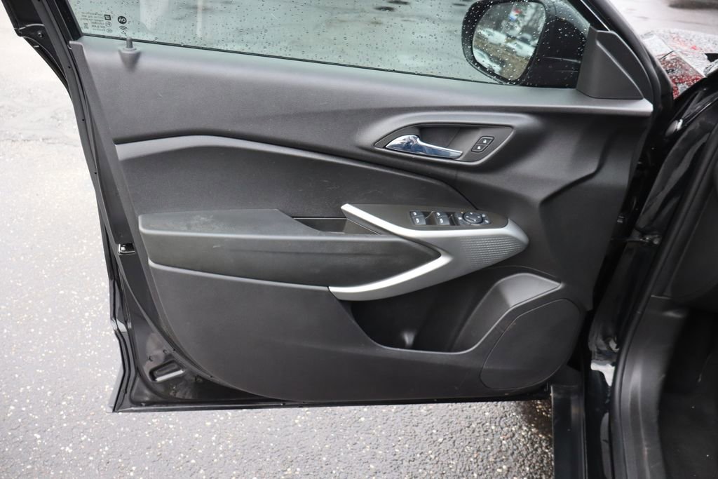 Used 2024 Chevrolet Trax LS w/ LS Convenience Package image 21