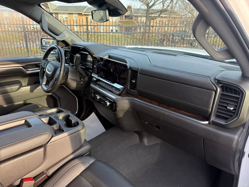 Used 2024 GMC Sierra 1500 SLT image 13