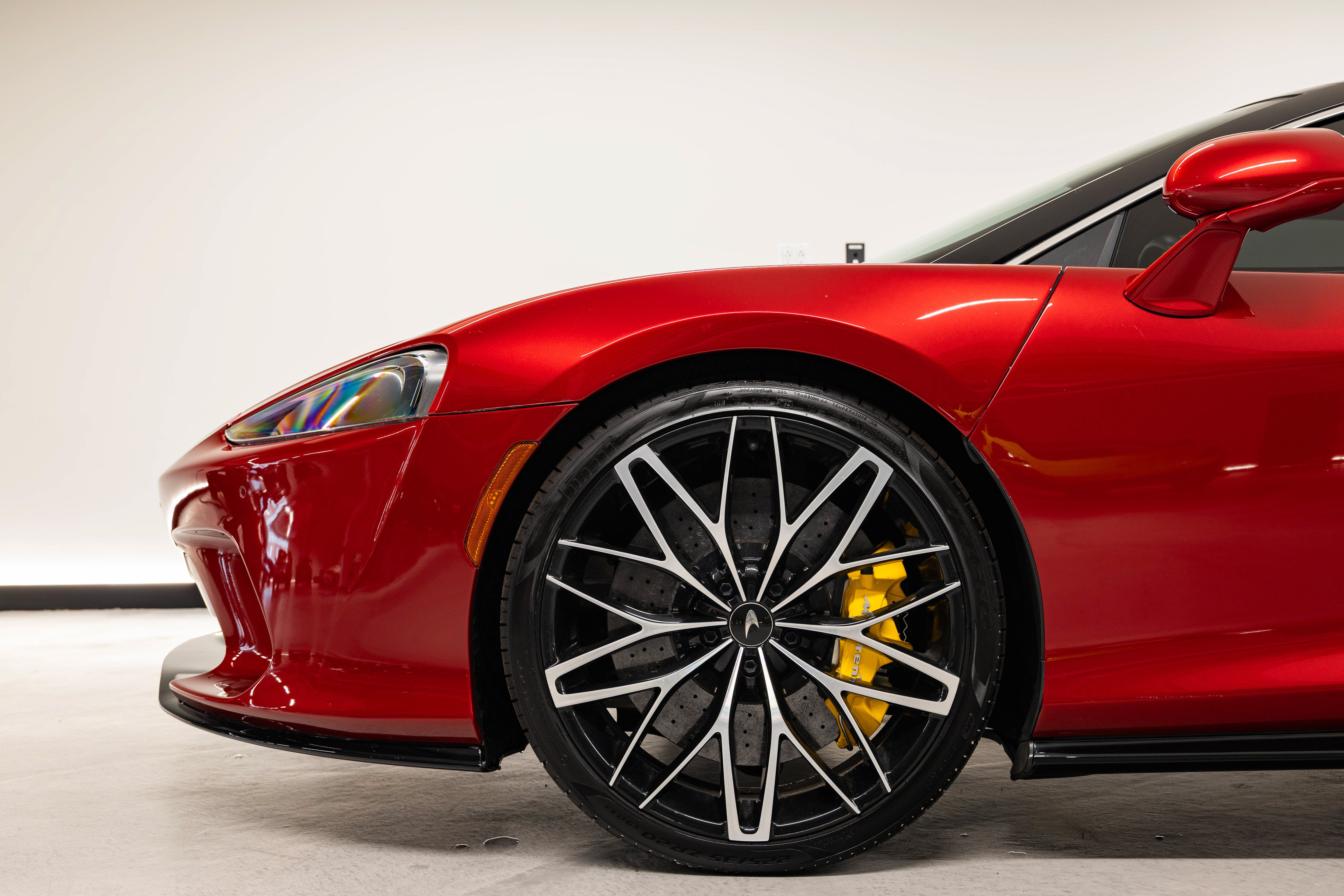 Used 2023 McLaren GT RWD image 3