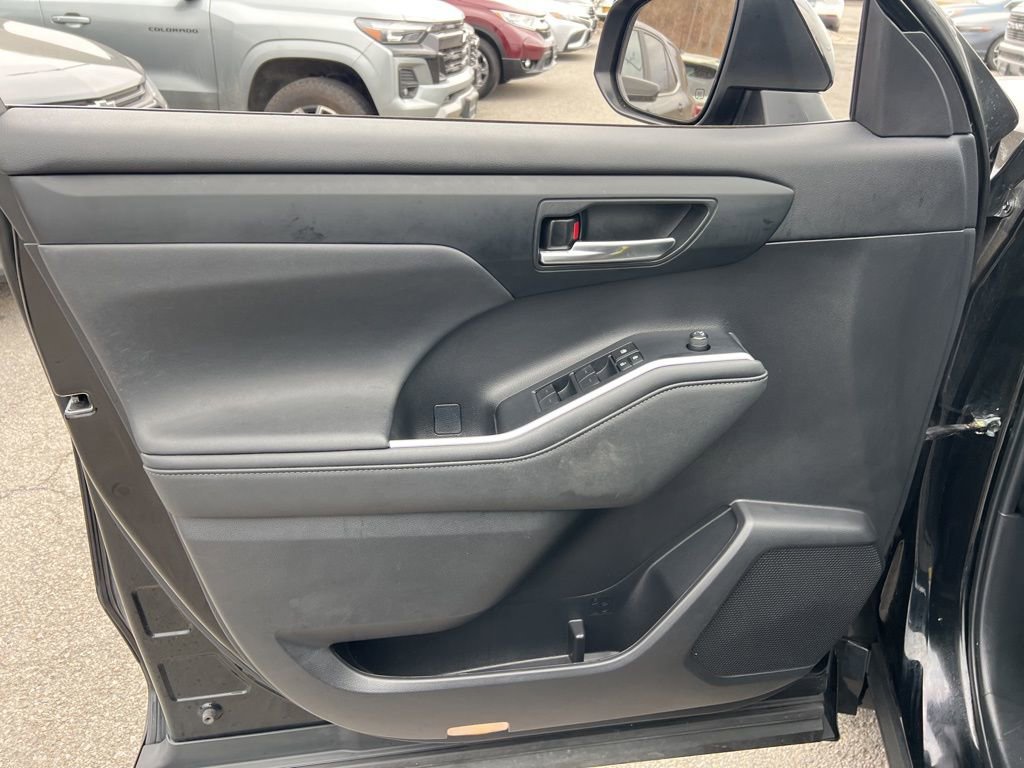Used 2023 Toyota Highlander XLE image 22