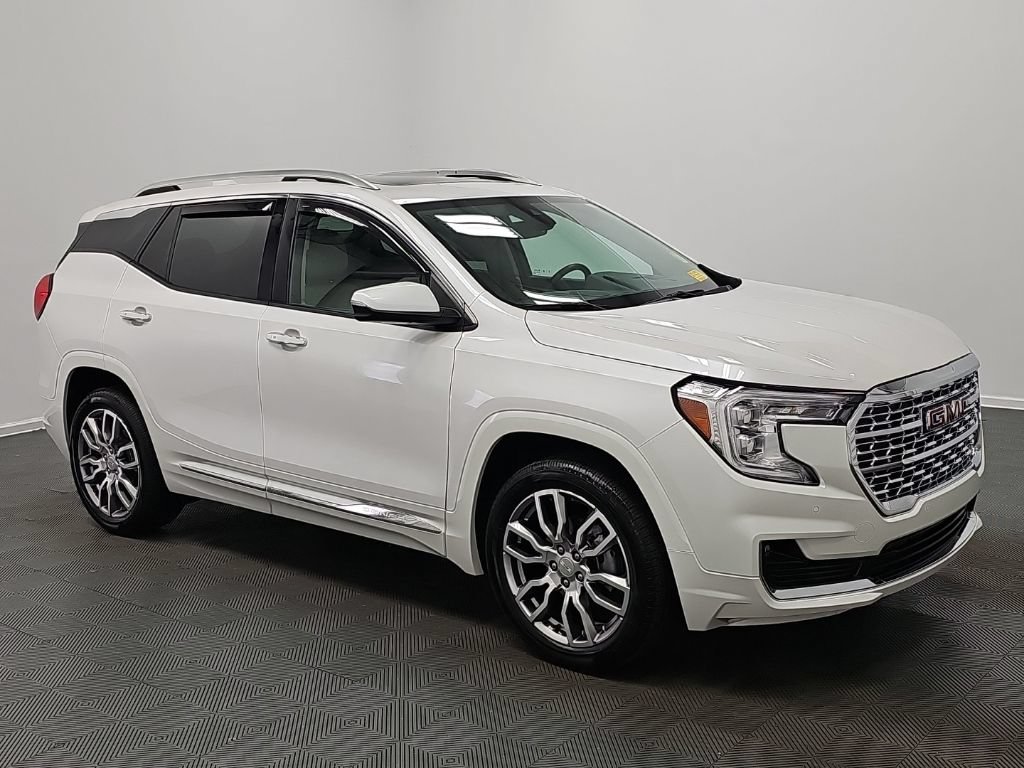 Certified 2023 GMC Terrain Denali AWD/4WD image 3