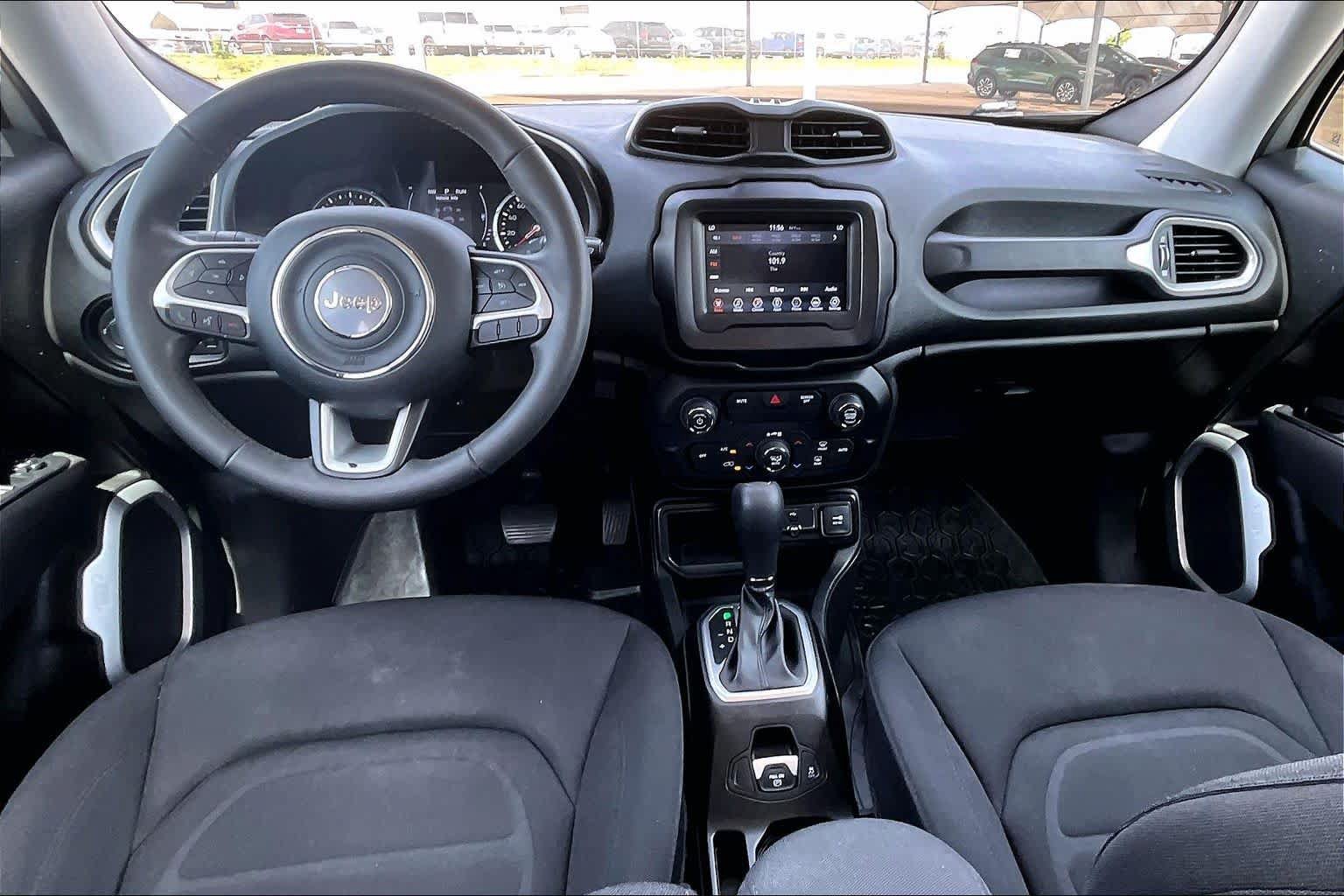 Used 2018 Jeep Renegade Latitude FWD image 14