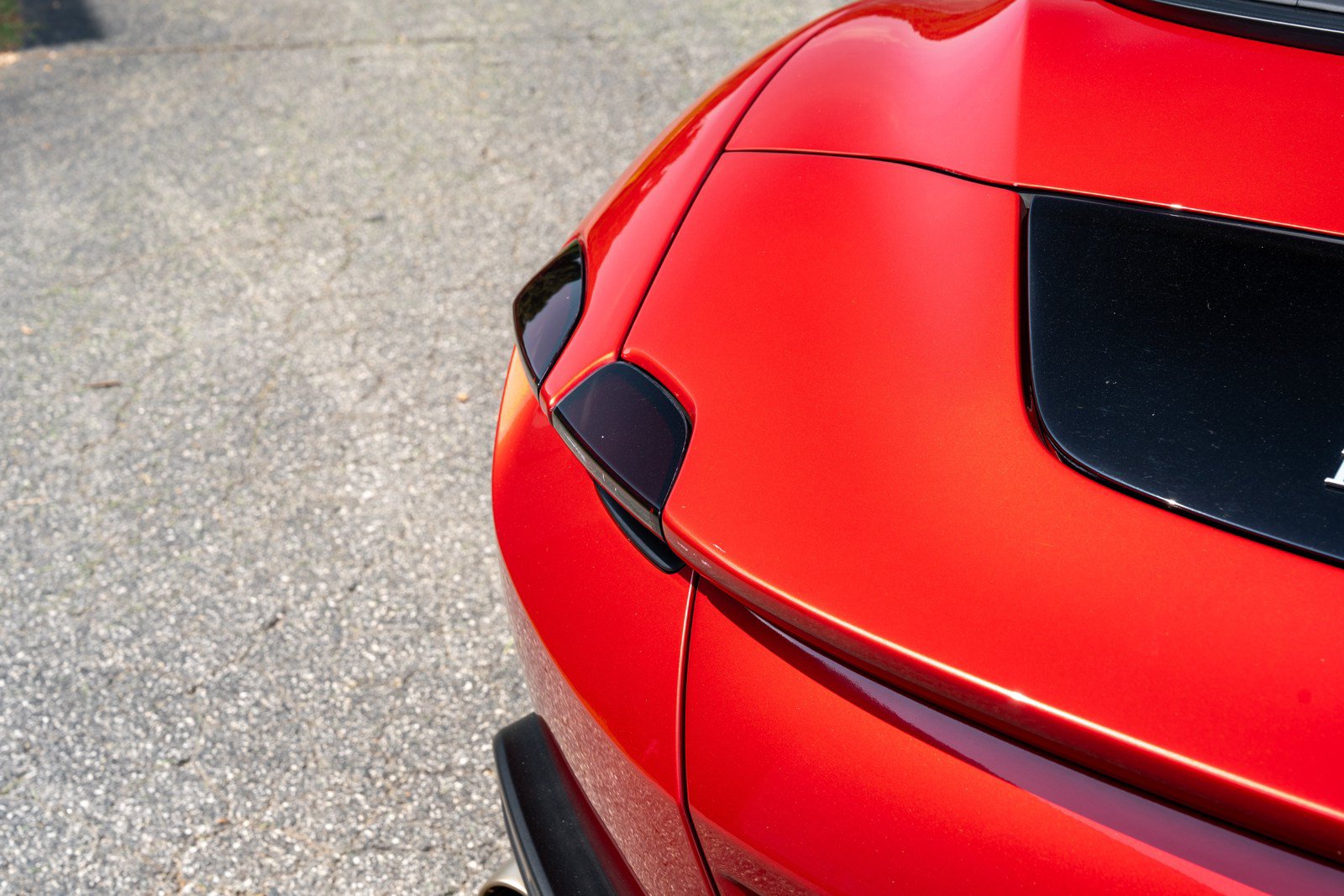 Used 2024 Ferrari Roma Spider RWD image 18
