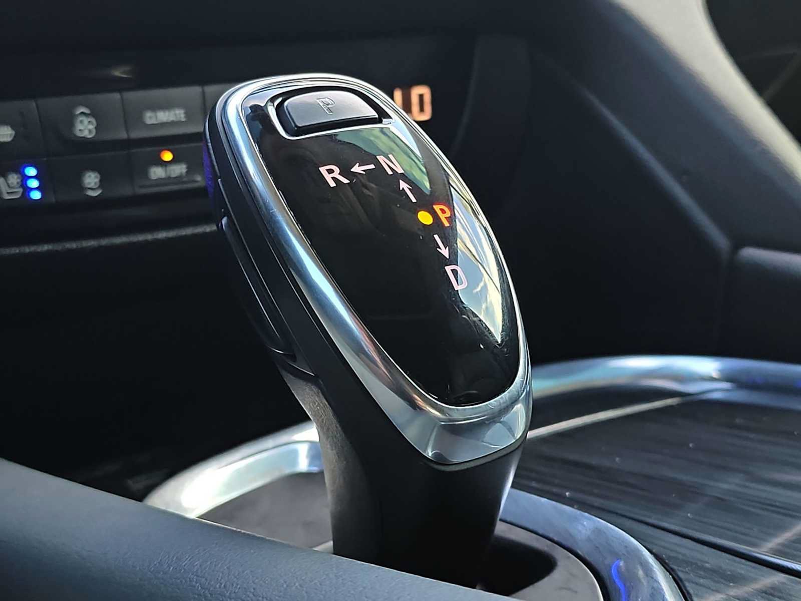 Used 2020 Buick Enclave Premium w/ Sun and Sites Package FWD image 21