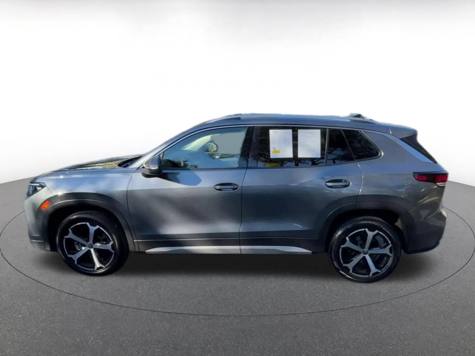 Used 2026 Volkswagen Tiguan SE AWD/4WD image 8
