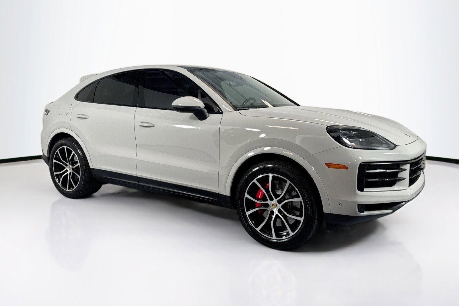 Used 2024 Porsche Cayenne S image 3