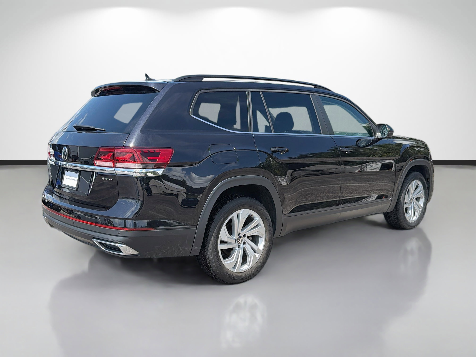 Used 2023 Volkswagen Atlas SE AWD/4WD image 3