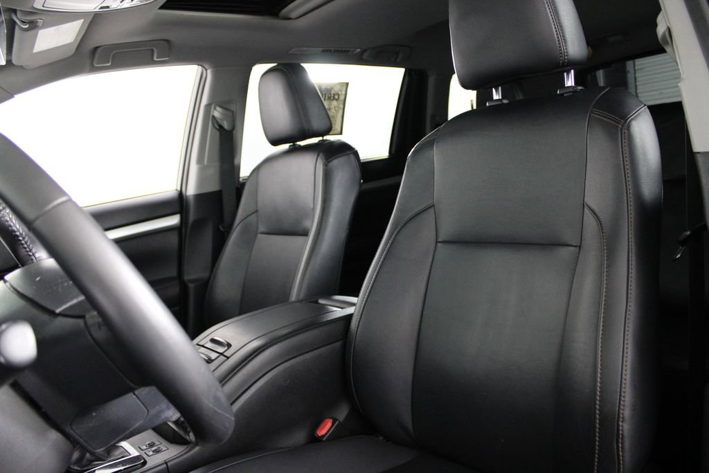 Used 2019 Toyota Highlander XLE w/ Protection Package #3 image 18