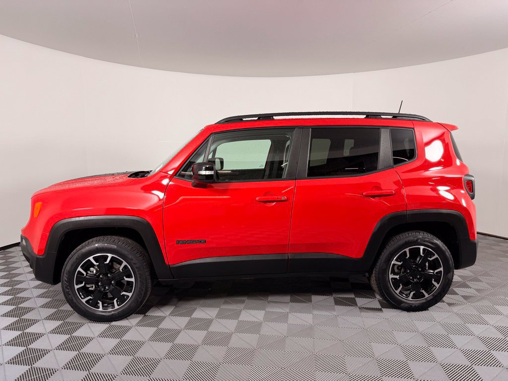 Used 2023 Jeep Renegade Latitude AWD/4WD image 12