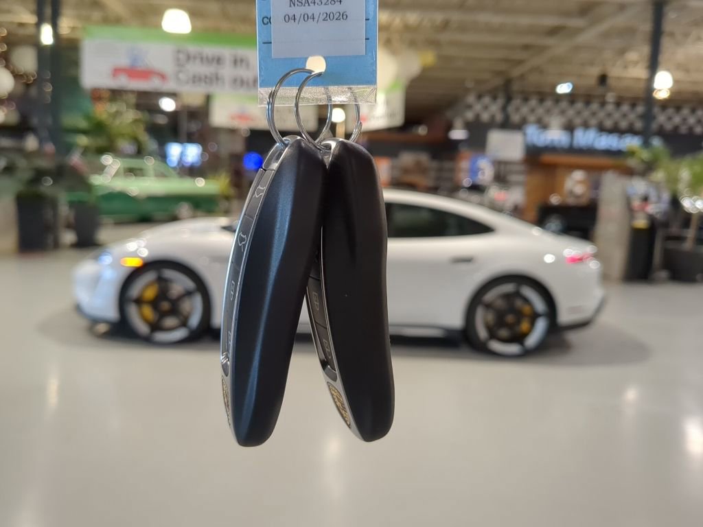 Used 2022 Porsche Taycan 4S image 7