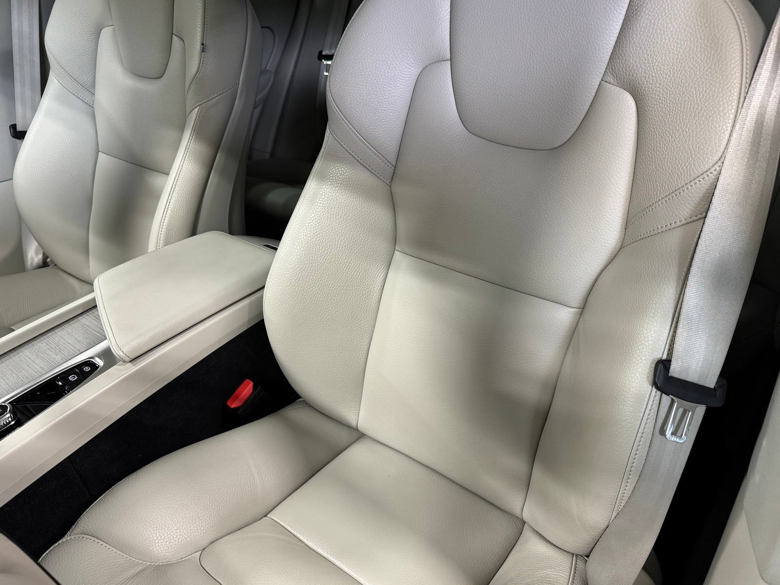 Used 2023 Volvo XC60 B5 Plus w/ Climate Package AWD/4WD image 29