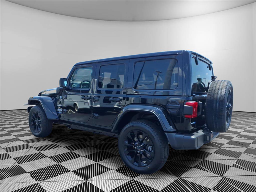 Used 2024 Jeep Wrangler Unlimited Sahara AWD/4WD image 25