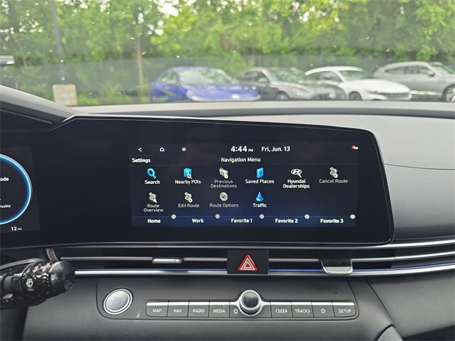 New 2025 Hyundai Elantra Limited image 18