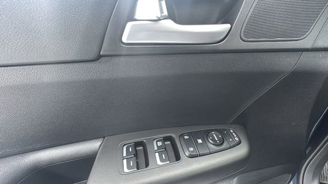 Used 2020 Kia Sportage LX w/ LX Popular Package image 19