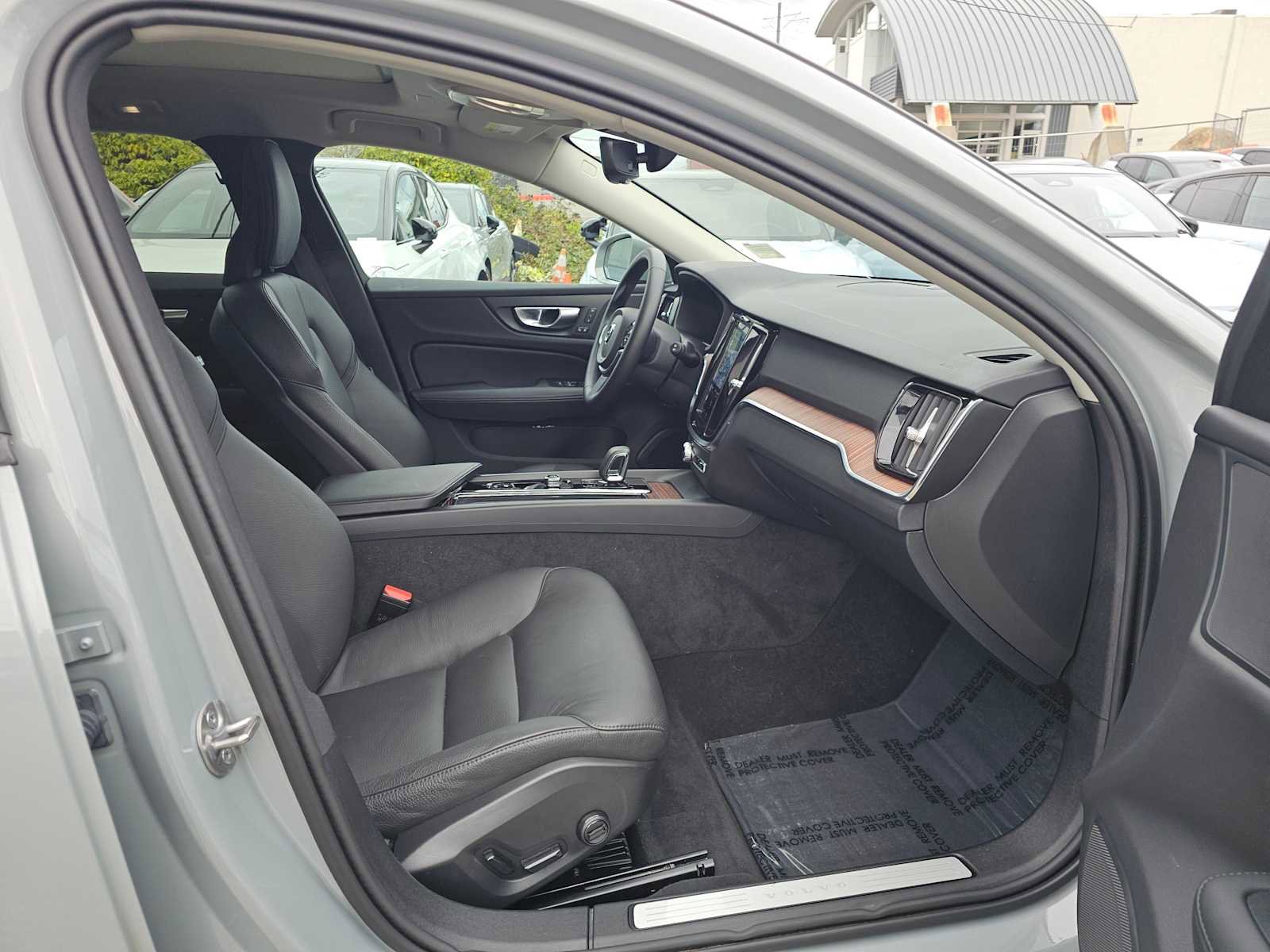 Certified 2025 Volvo V60 B5 Cross Country Plus image 11