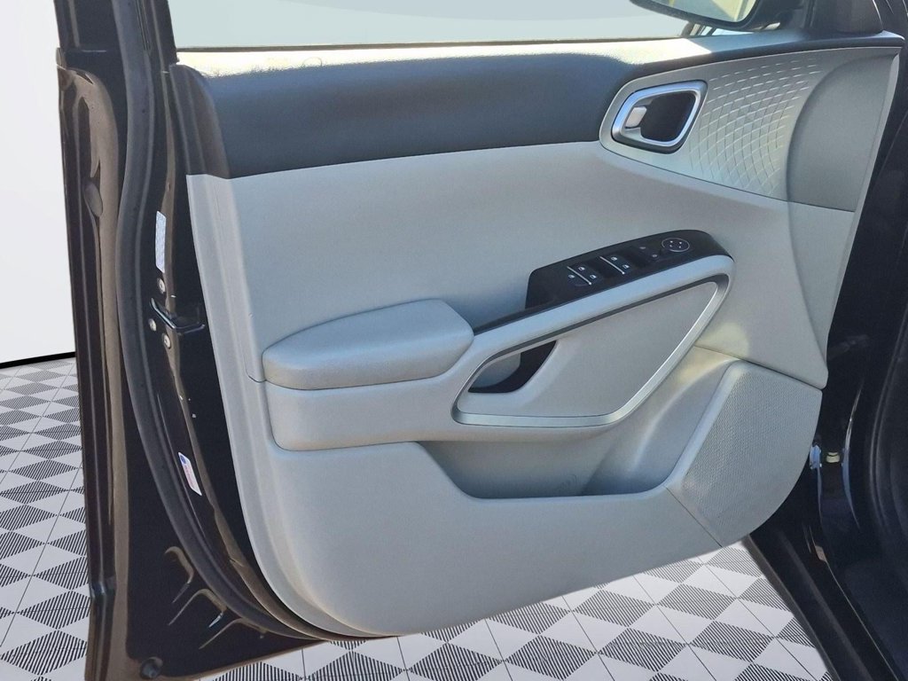 Used 2021 Kia Soul LX FWD image 10
