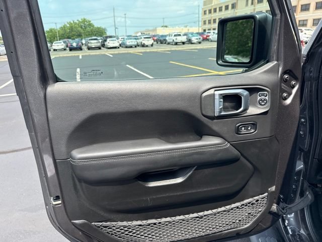 Used 2022 Jeep Wrangler Unlimited Sahara w/ Cold Weather Group AWD/4WD image 32