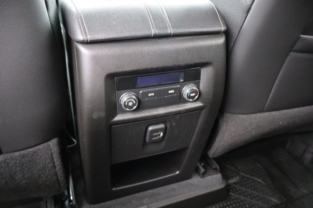 Used 2023 Chevrolet Traverse LT image 40