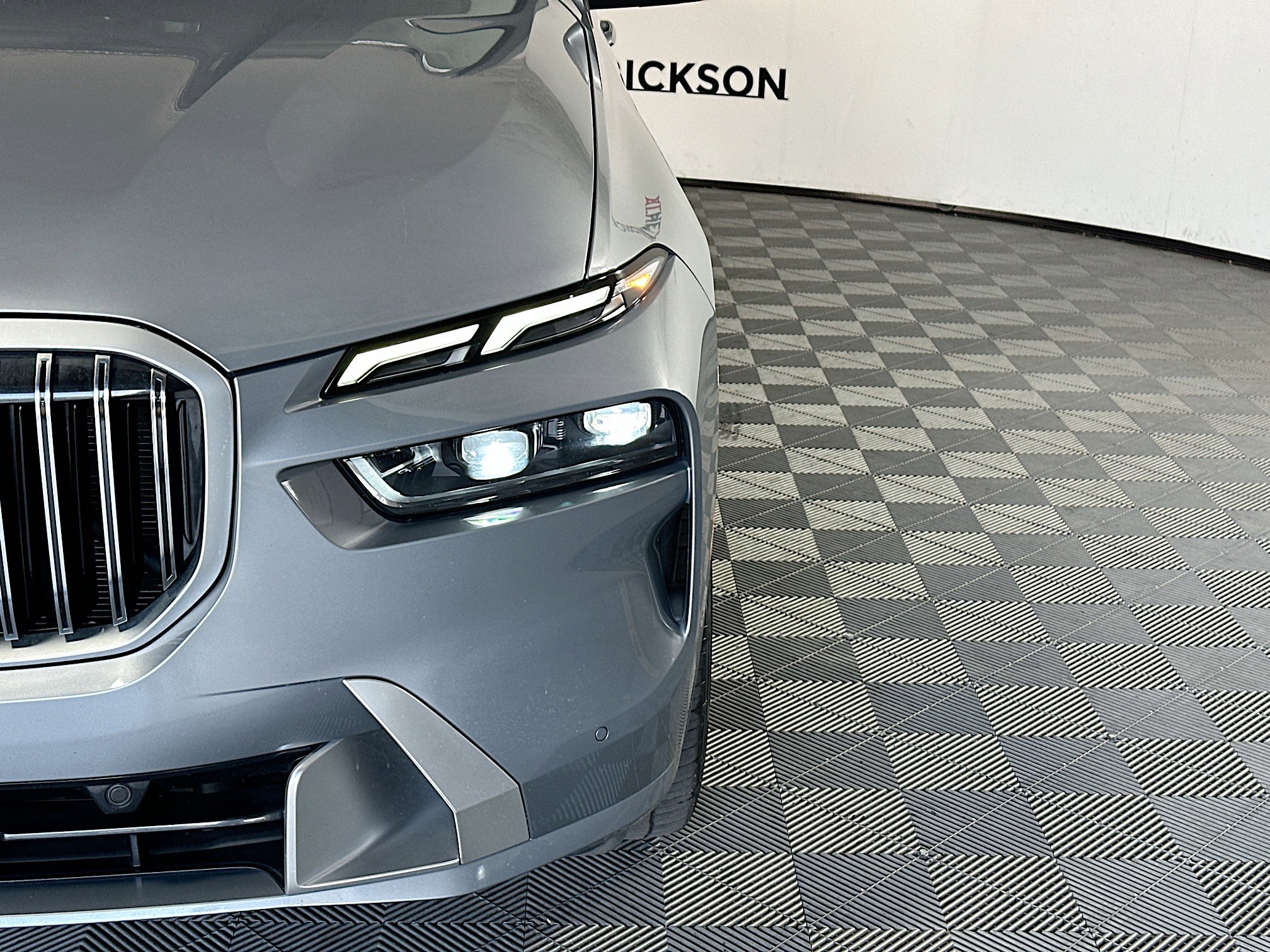 Used 2024 BMW X7 xDrive40i image 9