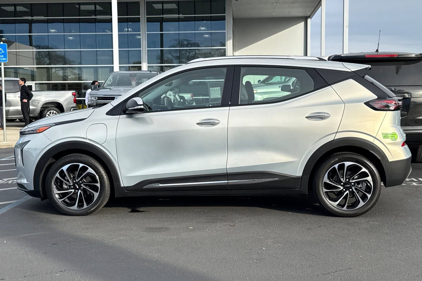 Used 2022 Chevrolet Bolt EUV Premier w/ Super Cruise Package image 6