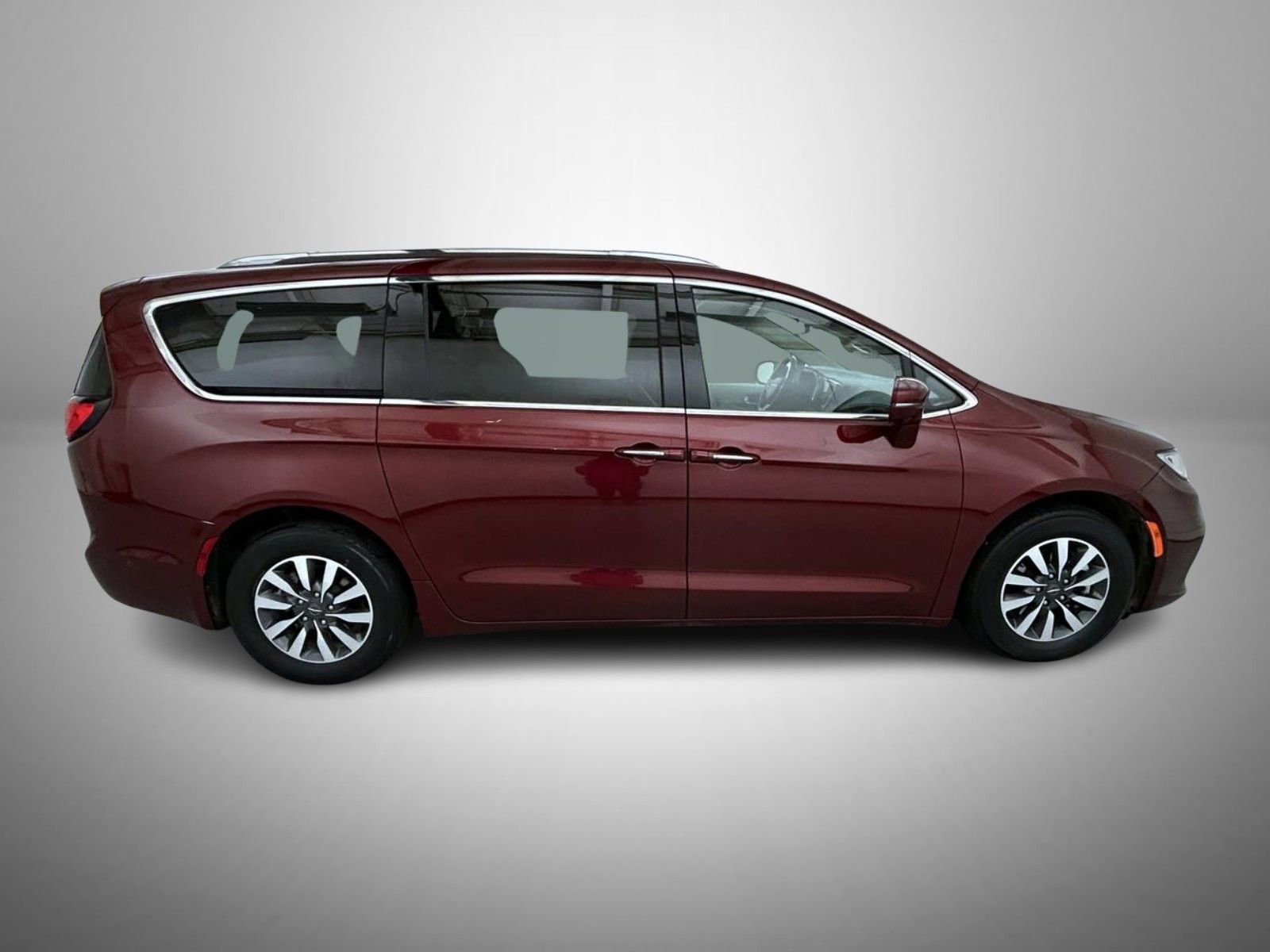 Used 2021 Chrysler Pacifica Touring-L FWD image 4