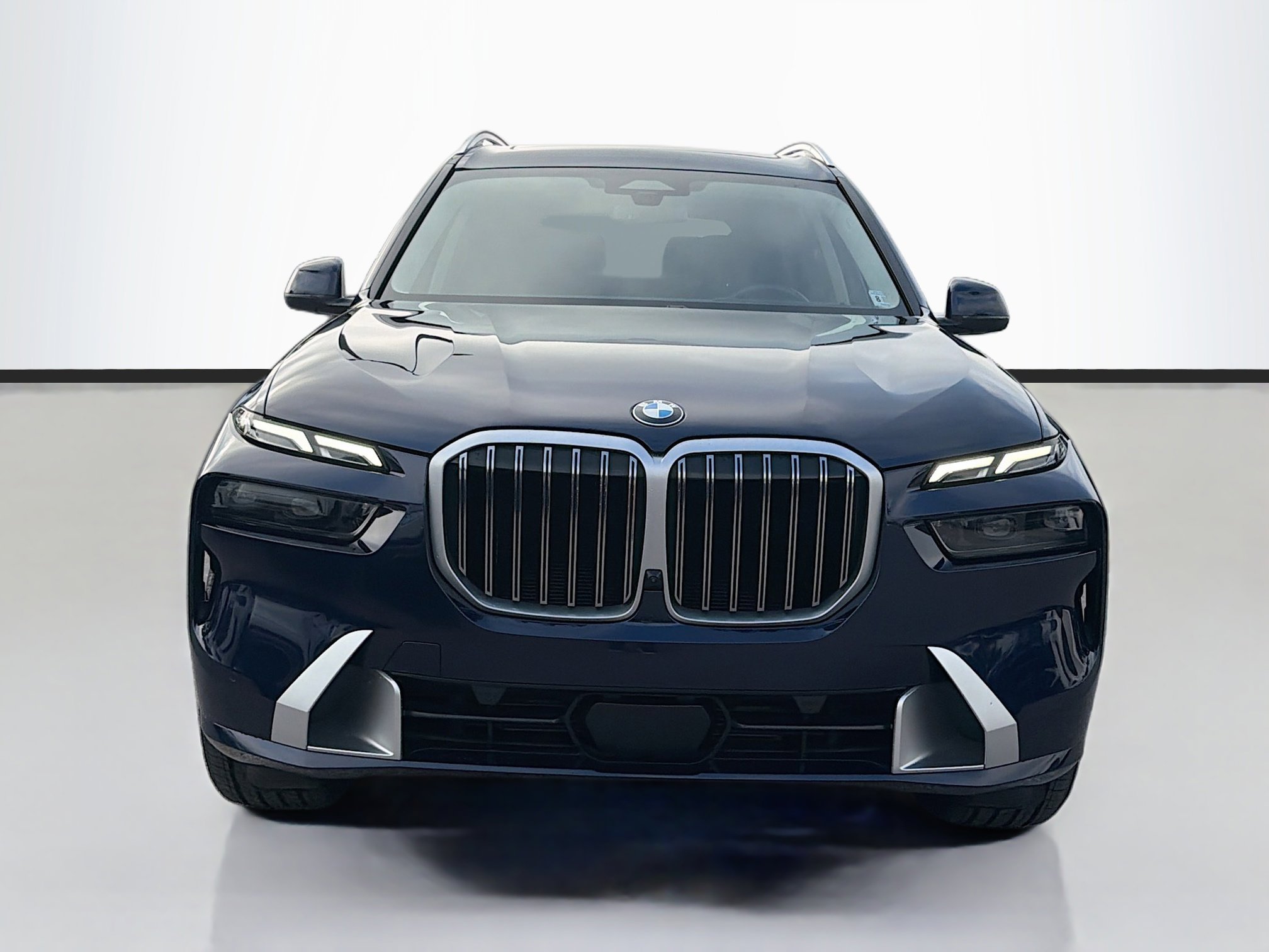 Used 2024 BMW X7 xDrive40i w/ Premium Package AWD/4WD image 8
