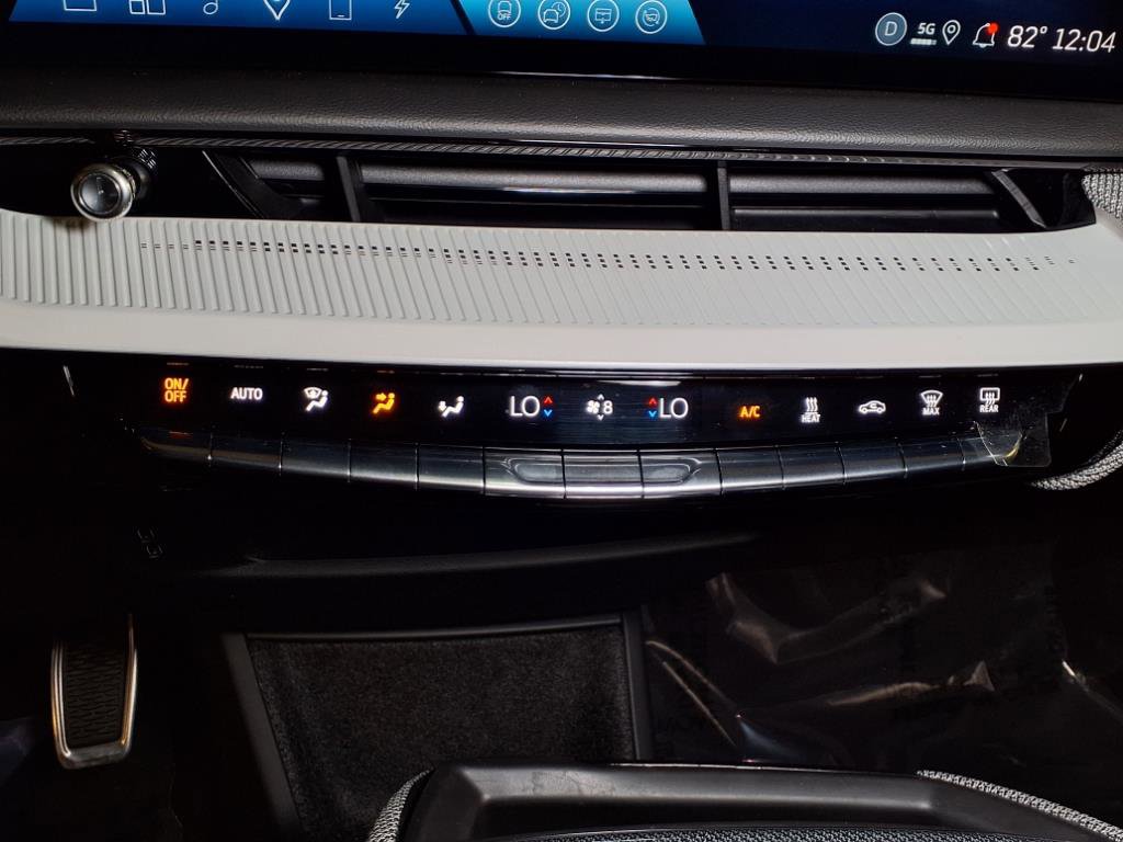 Used 2025 Cadillac Optiq Sport 1 w/ LPO, ONYX Package image 5