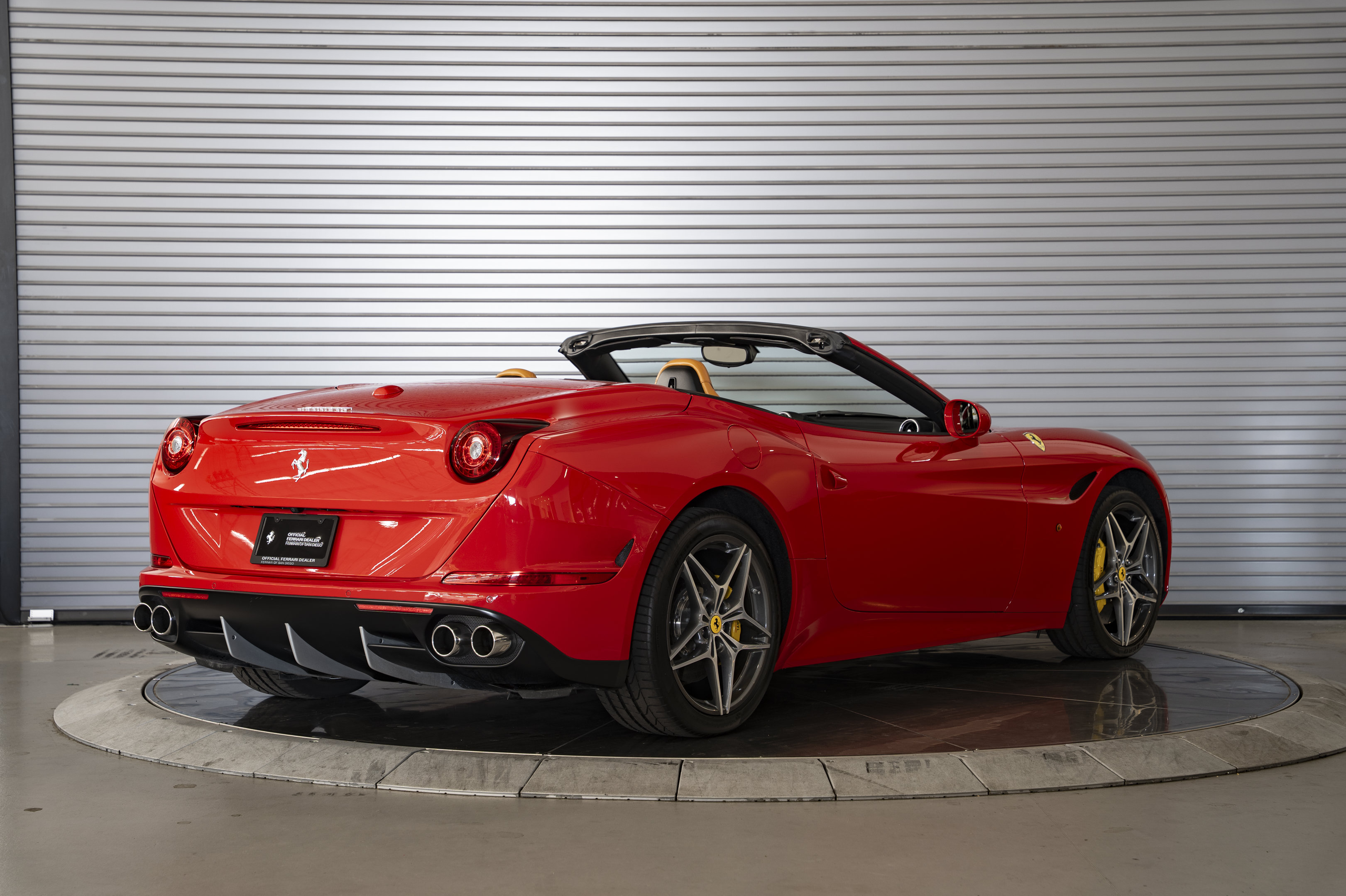 Used 2016 Ferrari California T RWD image 7