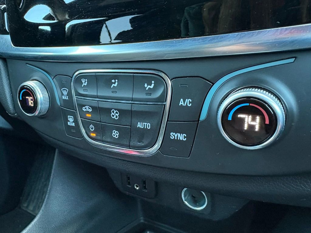 Used 2022 Chevrolet Traverse LT FWD image 29