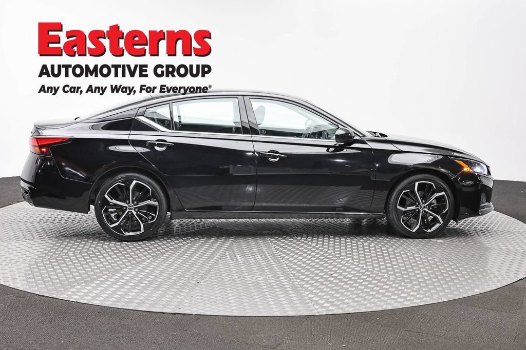Used 2024 Nissan Altima 2.5 SR FWD image 4
