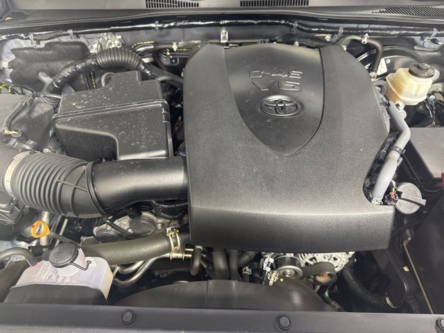 Used 2018 Toyota Tacoma TRD Sport image 9