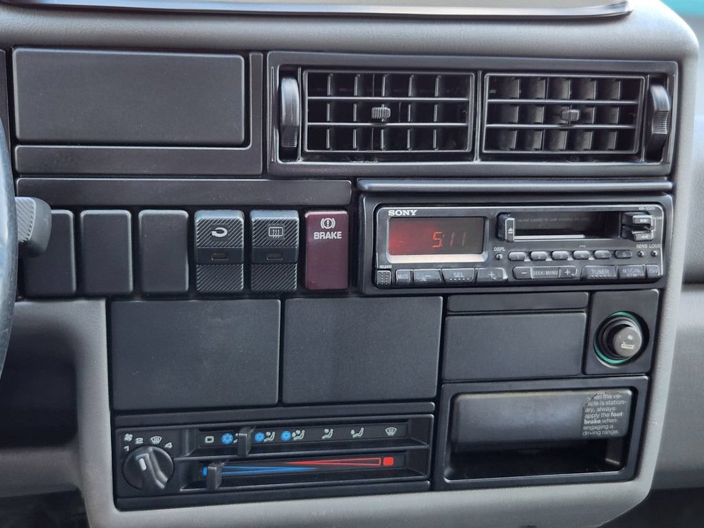 Used 1995 Volkswagen Eurovan Camper FWD image 8