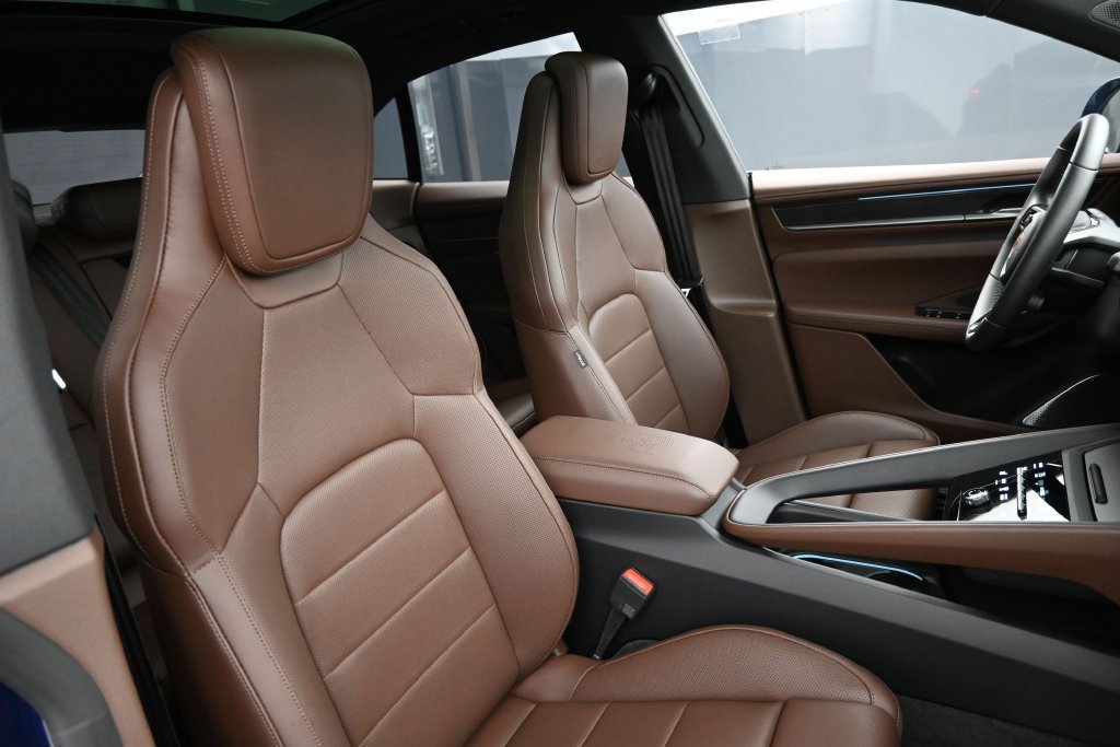 Certified 2026 Porsche Macan 4 Electric w/ Premium Package AWD/4WD image 30