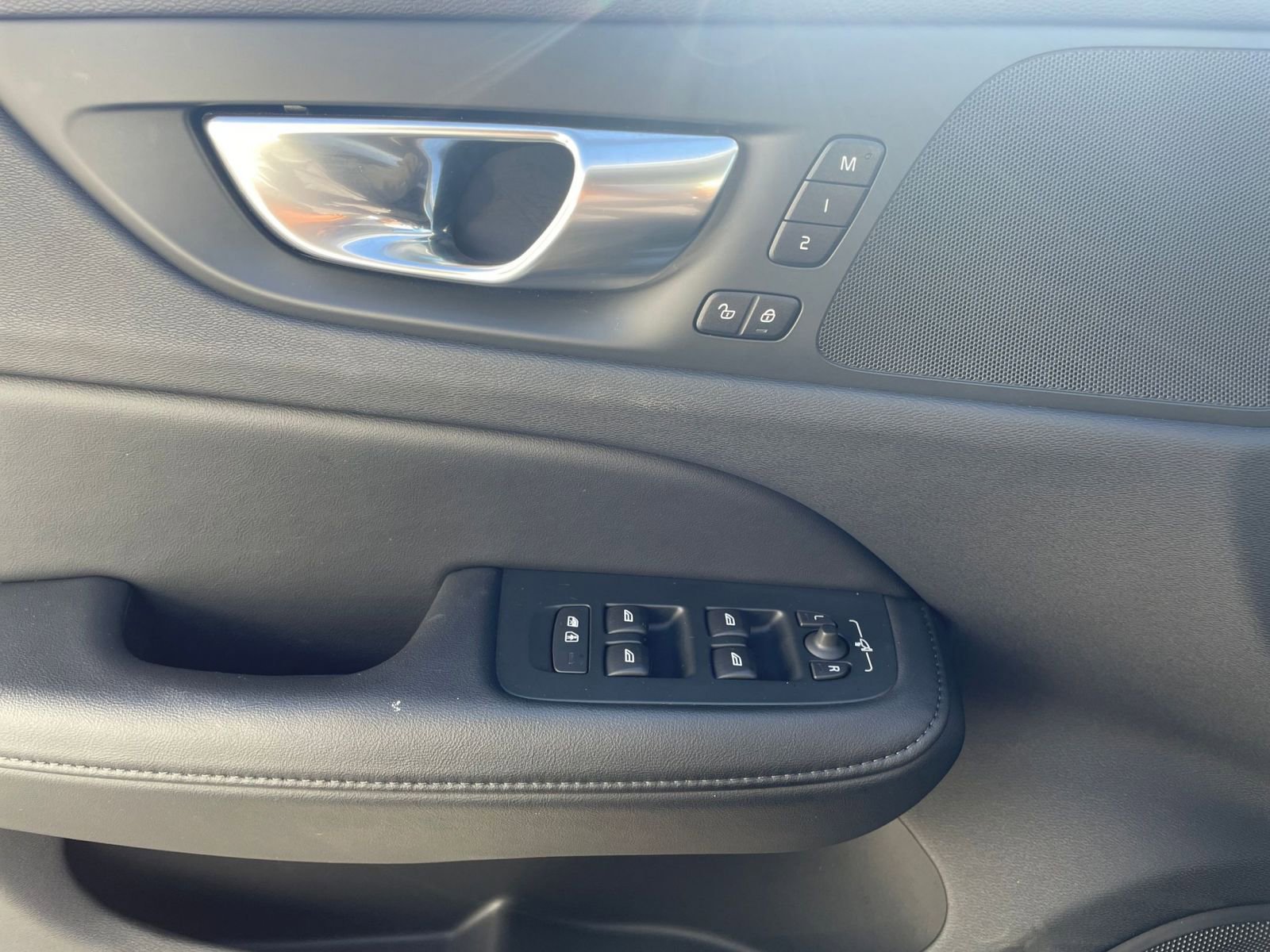 Used 2025 Volvo V60 B5 Cross Country Plus image 20