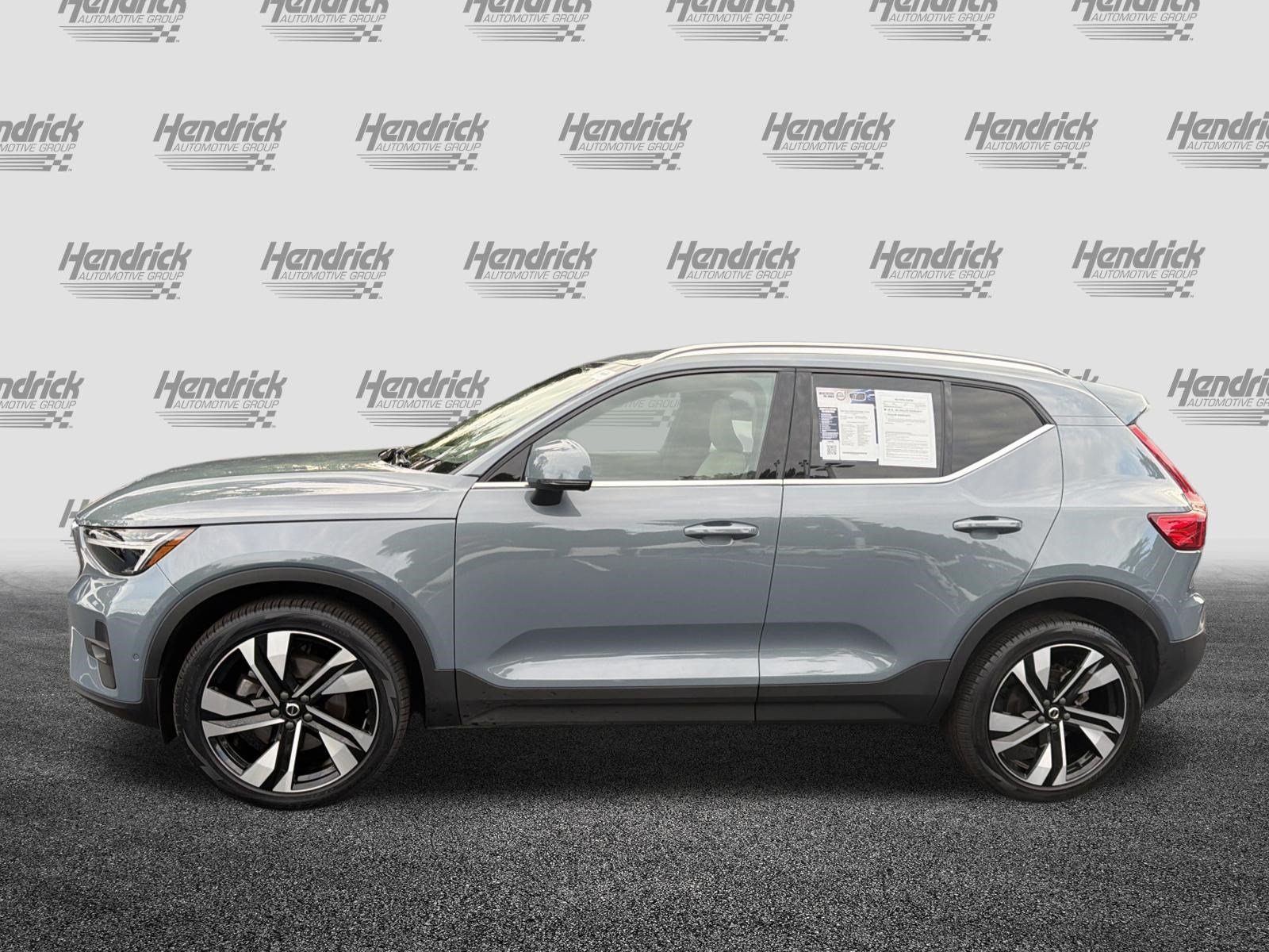 Certified 2023 Volvo XC40 B5 Plus w/ Protection Package Premier AWD/4WD image 7