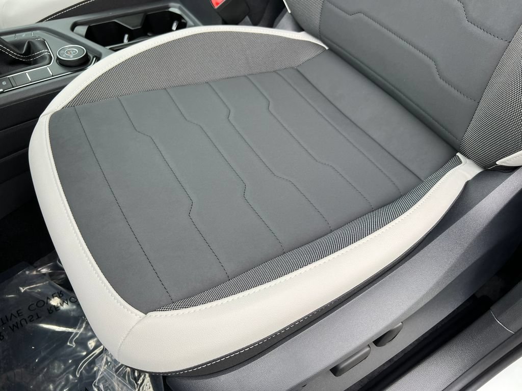 New 2026 Volkswagen Taos SE AWD/4WD image 12
