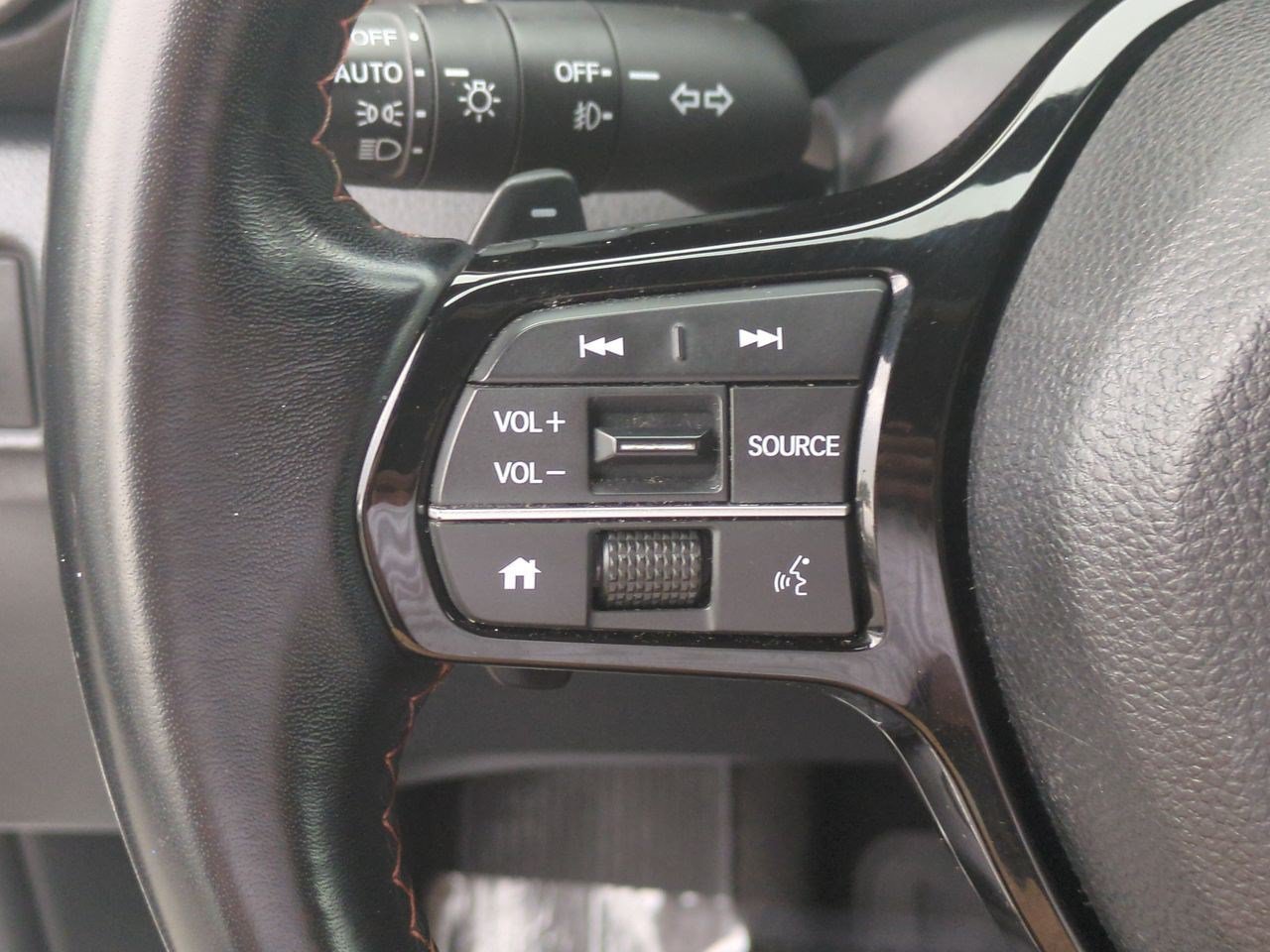 Used 2025 Honda Pilot Sport image 19